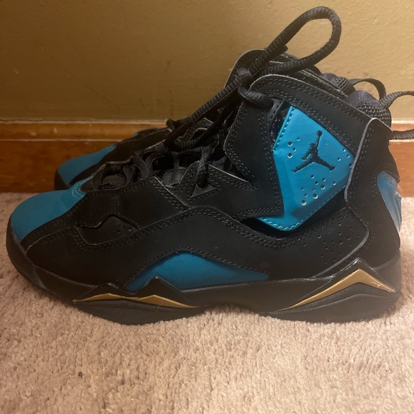 Jordan 6 - Picture 2 of 3
